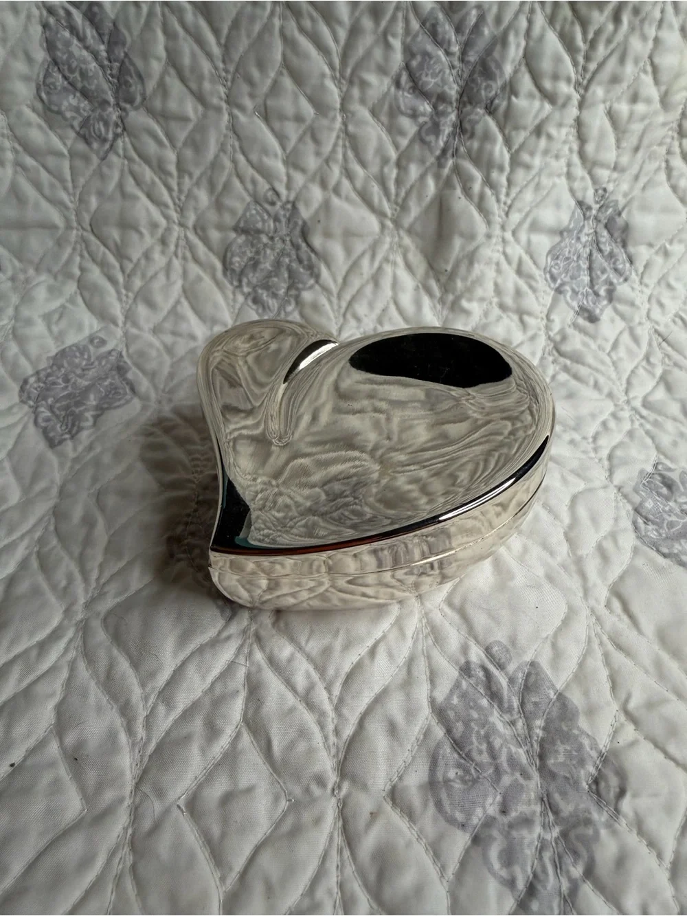 Heart-Shaped Silver Trinket Box - Polished Metallic Finish